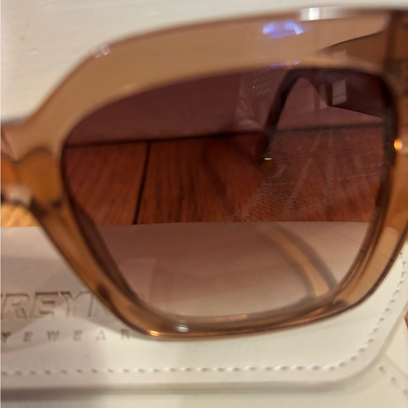 Freyrs Women\'s Tan Oversized Sunglasses main image 4